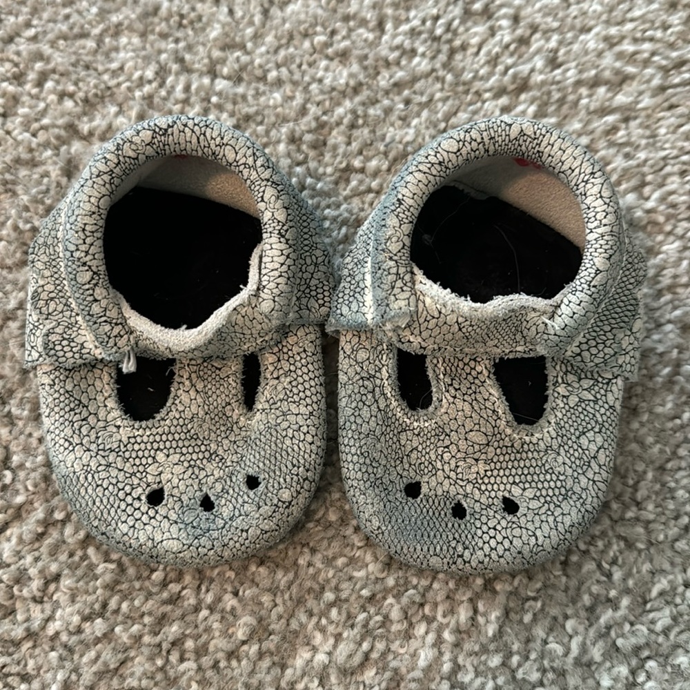 Freshly picked size 2 lace Mary Jane moccasins